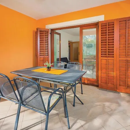 2 Bedroom Lovely In Apartment