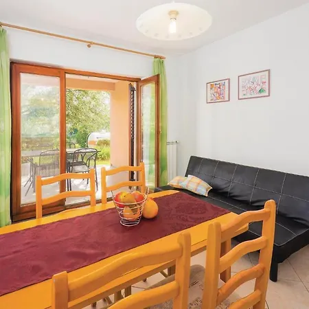 Apartment 2 Bedroom Lovely In