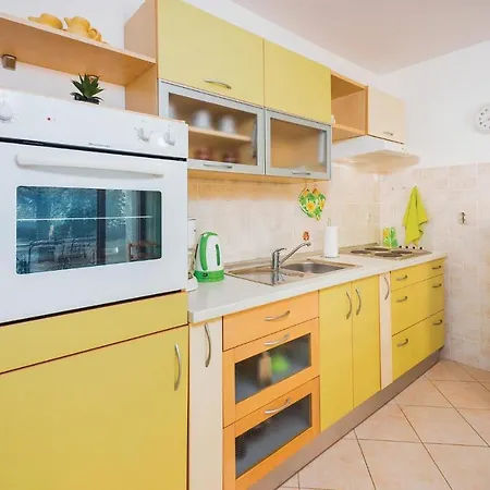 2 Bedroom Lovely In Apartment *
