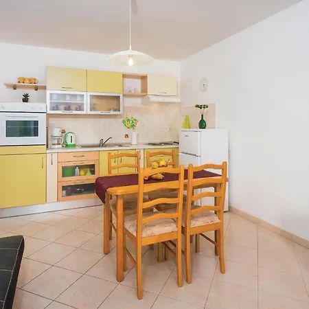 Apartment 2 Bedroom Lovely In
